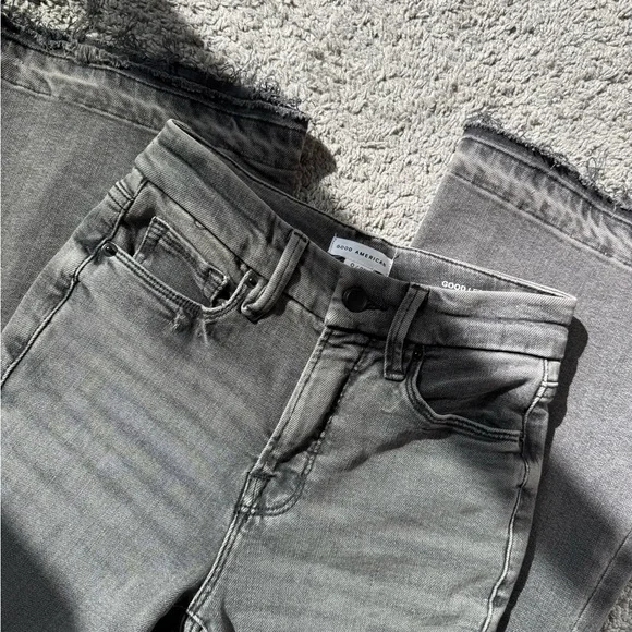 Good American Good Legs Flare Jeans in Black338 - Picture 5 of 9